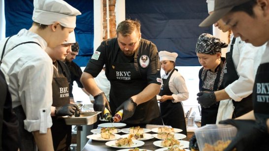 Проходит голосование по выбору лучшего ресторана в рамках гастрофестиваля "Вкус Якутии"