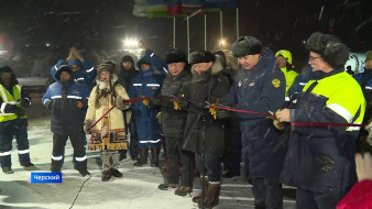 Жители поселка Черский встретили первый самолет в обновленном аэропорту