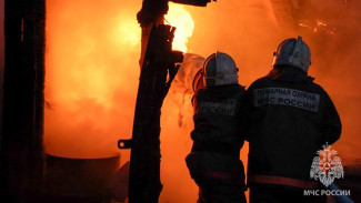Два человека пострадали при пожаре в многоквартирном доме в Якутске