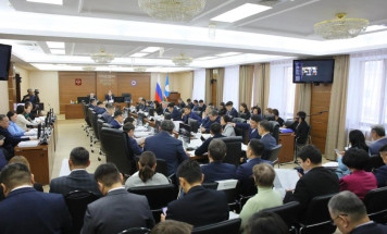 Члены Правительства участвуют в расширенном заседании бюджетного комитета по рассмотрению ключевых законопроектов