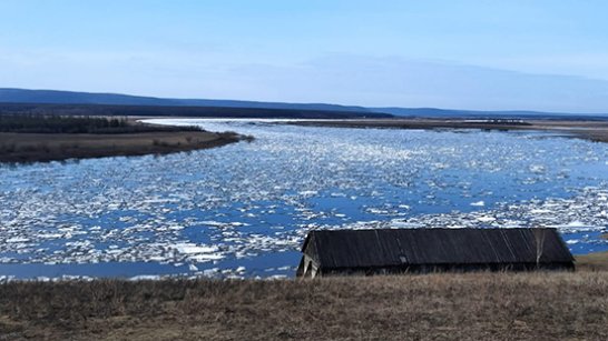 Активная фаза ледохода на реке Лена проходит по территории Якутии