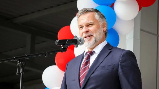 Кирилл Бычков в День знаний напутствовал учеников школы № 29 Якутска