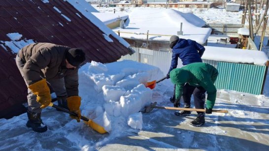 В Якутске прошел общегородской субботник по уборке снега для помощи семьям участников СВО