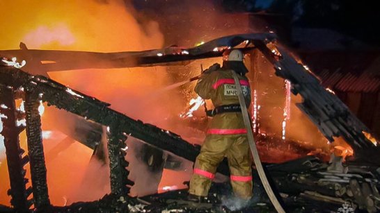 В Олёкминском районе при пожаре жилого дома погибли два человека