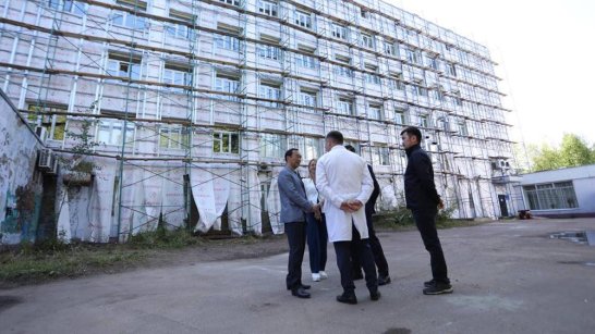 Глава Якутии Айсен Николаев ознакомился с ходом реконструкции Нерюнгринской ЦРБ