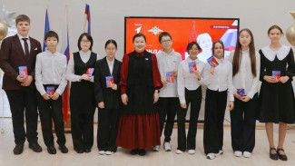 Нюргуна Соколова провела урок государственности в школе №5 города Якутска