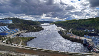 На Каскаде Вилюйских ГЭС проходят сбросы излишков воды, совмещенные с судоходными попусками