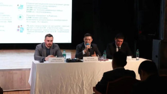 Министр строительства Якутии Виктор Романов встретился с жителями Строительного округа Якутска