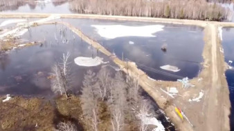 На реке Дюктюенэ в Горном районе Якутии продолжается постепенный спад уровня воды
