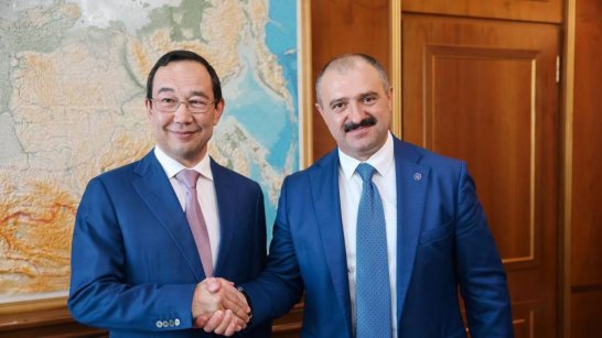 Айсен Николаев встретился с Президентом Национального олимпийского комитета Республики Беларусь Виктором Лукашенко