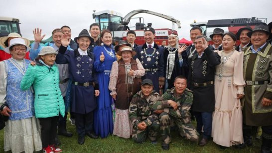 Глава Якутии посетил сельскохозяйственную выставку в Мегино-Кангаласском районе 