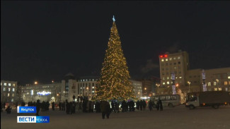 Зима начинается с Якутии. В столице республики зажглись огни первой новогодней ёлки в России