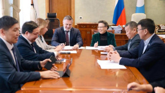Премьер-министр Якутии Кирилл Бычков провел рабочую встречу с депутатом Госдумы РФ Галиной Данчиковой