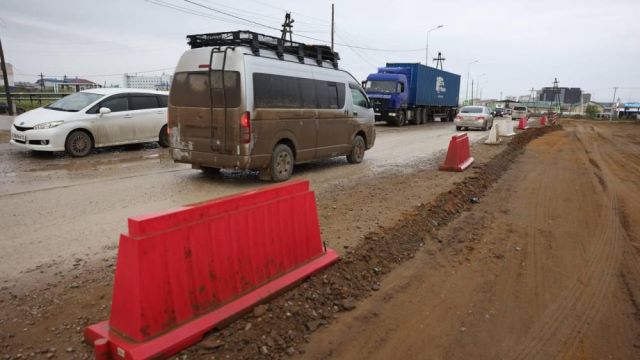 Глава Якутии Айсен Николаев проверил ход реконструкции улицы Можайского в Якутске