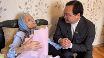 Георгий Степанов поздравил ветерана тыла Марию Стрелову со 100-летним юбилеем