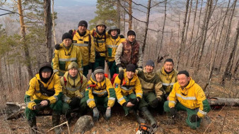 Пожарные из Якутии продолжают помогать тушить лесные пожары в Забайкалье