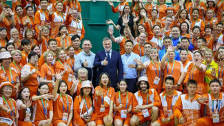 Премьер Якутии Кирилл Бычков встретился с волонтерским корпусом Игр "Дети Азии"
