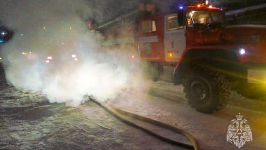 В Якутске при пожаре в частном гараже пострадал мужчина