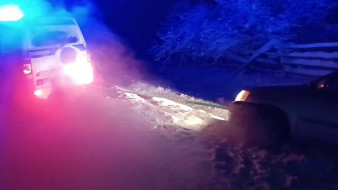 В Якутии инспекторы ДПС оказали помощь водителю застрявшей машины