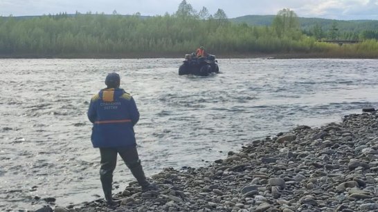 В Нерюнгри спасатели эвакуировали мужчину с малолетним ребёнком