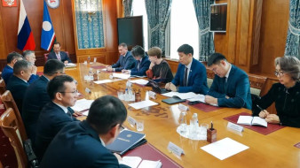 Айсен Николаев дал поручения руководству Правительства и Администрации главы республики по итогам "Прямой линии"