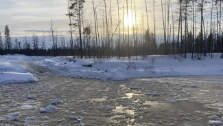 На участке зимника "Вилюйск - Жиганск" образовалась наледь