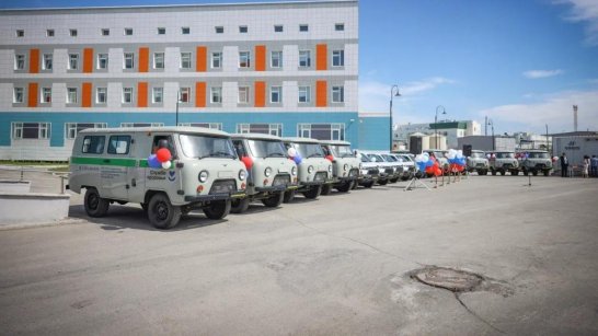 Районные больницы Якутии получили 17 новых автомобилей