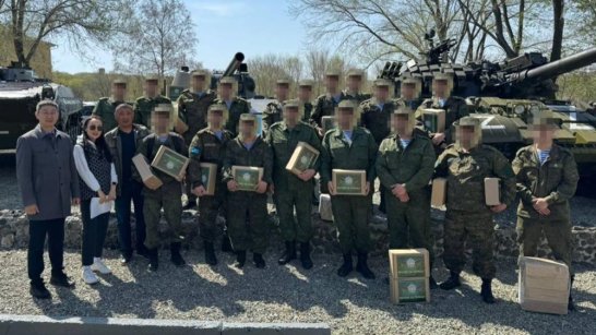 Бойцам СВО из Якутии вручили подарки ко Дню Победы