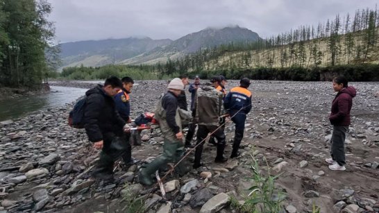 В Томпонском районе спасатели эвакуировали пострадавшую туристку с высоты 1280 метров