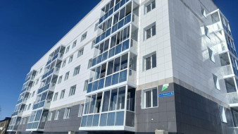 В Таттинском районе ввели многоквартирный дом для переселенцев из аварийного жилья 