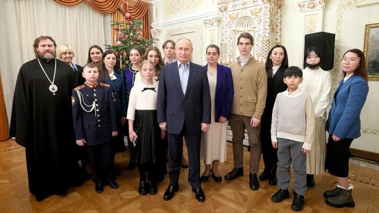 Владимир Путин встретился с семьёй Героя России Дмитрия Егорова