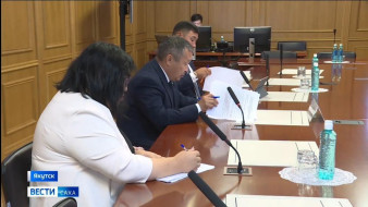В Правительстве Якутии обсудили ход восстановительных работ в районах пострадавших от дождевого паводка