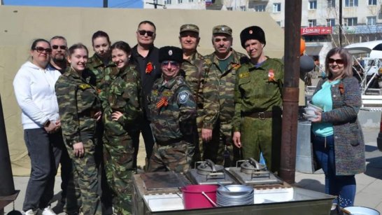 Якутские казаки организовали полевую кухню для ветеранов и жителей Жатая