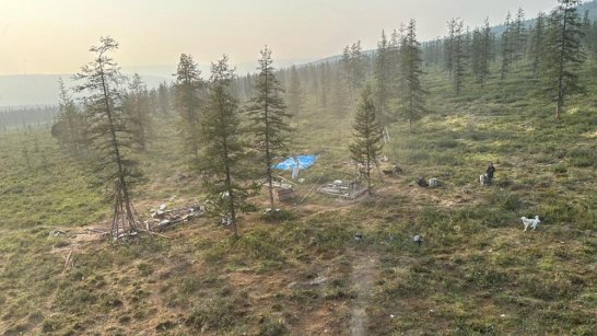 В Среднеколымском районе спасатели эвакуировали из зоны природного пожара оленеводов 