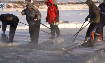 В Якутске проходит акция по заготовке льда для семей участников СВО