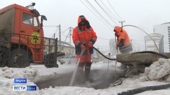 Дорожники Якутска продолжают работу в усиленном режиме