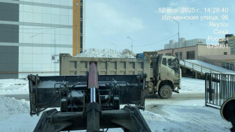 В Якутске усилена работа по откачке талых вод с городских улиц