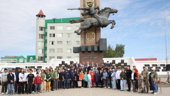 В Якутске на площади Победы прошел траурный митинг ко Дню памяти и скорби