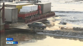 Грузоперевозки через реку Лену продолжатся до конца ноября