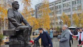 В Якутске почтили память Владимира Ларионова