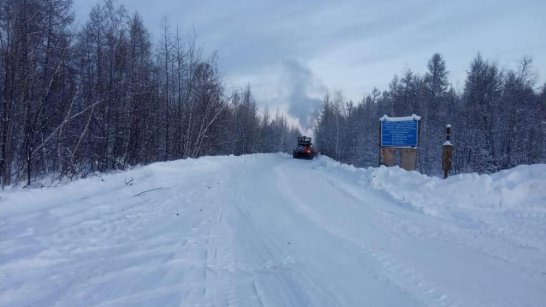 В Кобяйском районе на двух региональных автодорогах идет устройство зимников