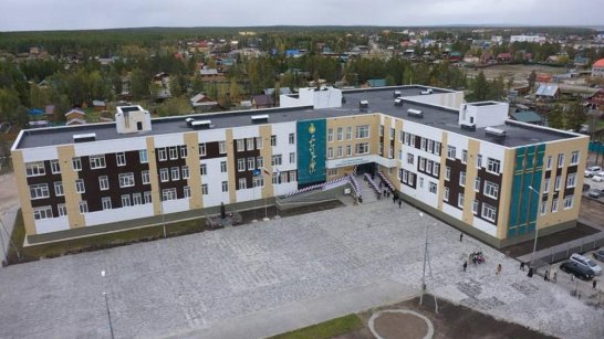 В Горном районе открыли самую большую сельскую школу в Якутии