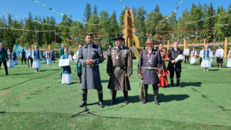 В Сунтарском районе Якутии проходит Ысыах к 125-летию Сергея Зверева - Кыыл Уола