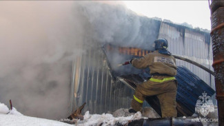 В Якутске при пожаре частного гаража погиб человек