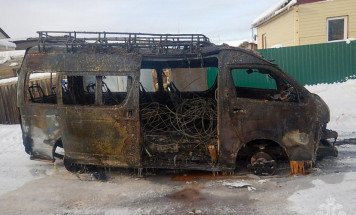 Двое мужчин пострадало в результате возгорания автомобиля в Якутске