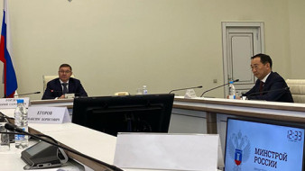 Айсен Николаев встретился с министром строительства и ЖКХ России Владимиром Якушевым