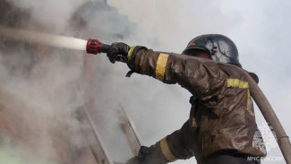 В Алдане пожарными спасён жилой дом
