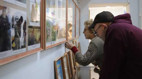 В Якутске проходит фотовыставка "Семейная традиция — спасать"