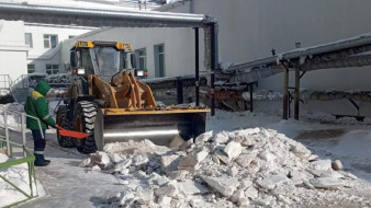 В Якутске в усиленном режиме проводят весеннюю саночистку