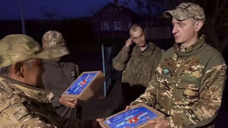 Бойцы из Якутии продолжают получать подарки ко Дню Победы